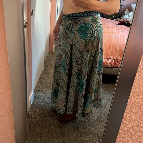 Darn Good Yarn Sari Silk Wrap Skirt reversible and convertible - Picture 4 of 6